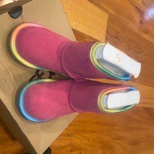 Gently worn pink uggs with a hint of color 7c . Two small marks as pictured .